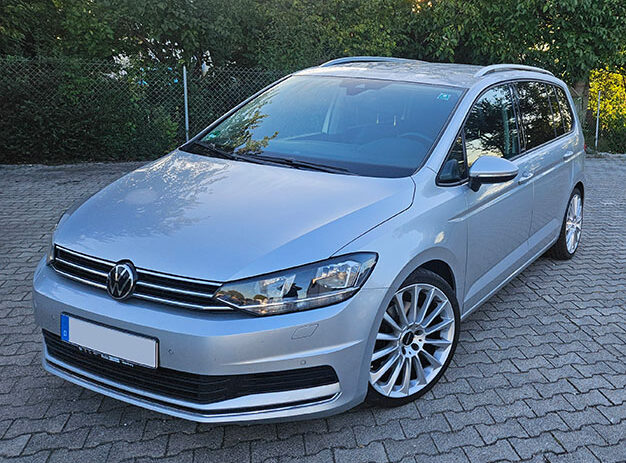 VW Touran Top Lackierung 01 Autopflege für BMW 350 in Landshut mit Pable Lackierfachbetrieb
