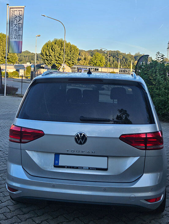 VW Touran Top Lackierung 02 Autopflege für BMW 350 in Landshut mit Pable Lackierfachbetrieb